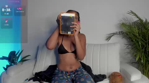 Snapshot of cherrybr_ chatting on 10-01-25, 01:33 Cherry Lady online show from 10-01-25, 01:33