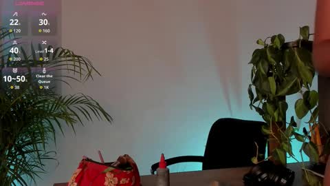 Snapshot of cherrybr_ chatting on 12-21-25, 01:29 Cherry Lady online show from 12-21-25, 01:29