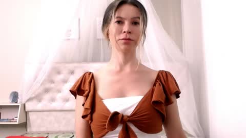 Snapshot of cherrycoloured chatting on 01-17-25, 12:31 Anna online show from 01-17-25, 12:31