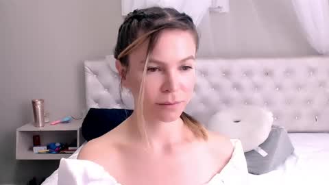 Snapshot of cherrycoloured chatting on 01-22-25, 01:20 Anna online show from 01-22-25, 01:20