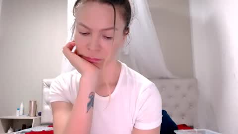 Snapshot of cherrycoloured chatting on 01-30-25, 11:13 Anna online show from 01-30-25, 11:13