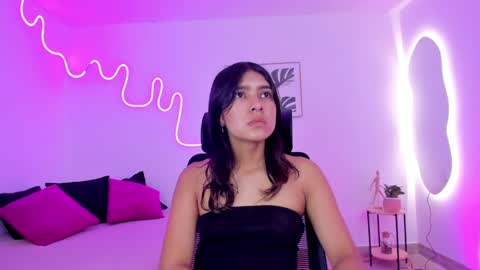 Snapshot of cherrydollxx chatting on 09-23-25, 11:57 C H E R R Y online show from 09-23-25, 11:57