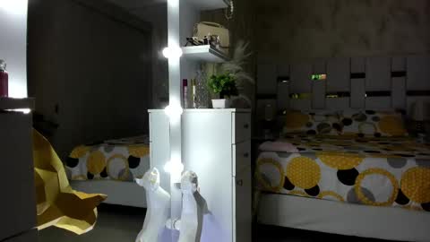 Independent Cherry fox online show from 09-14-25, 12:21