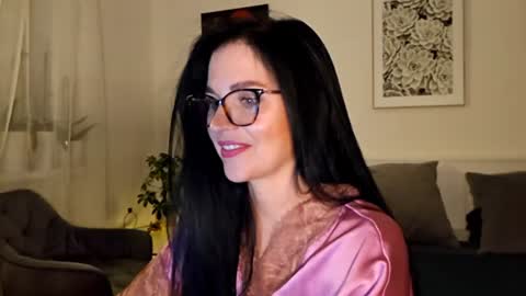 Snapshot of cherryluxe_ chatting on 06-12-26, 09:35 Kira online show from 06-12-26, 09:35