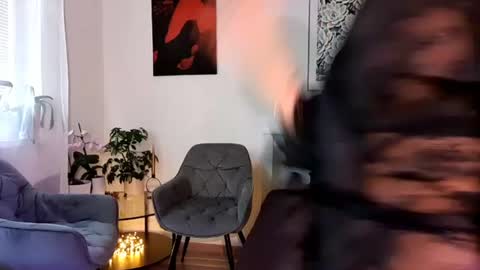 Snapshot of cherryluxe_ chatting on 06-28-26, 05:41 Kira online show from 06-28-26, 05:41