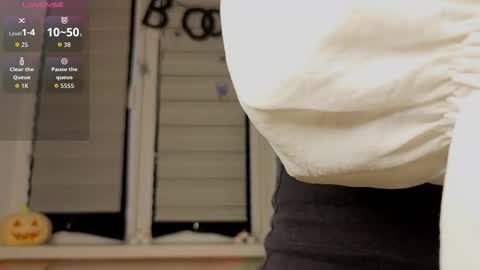 Lysia online show from 10-24-25, 12:34