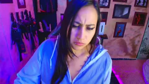 Snapshot of cherryy_bombshelll chatting on 10-29-25, 06:20 cherry online show from 10-29-25, 06:20