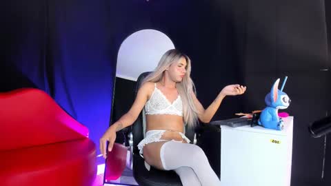 Snapshot of cherryyblossm chatting on 12-13-25, 07:53 CHERRY online show from 12-13-25, 07:53