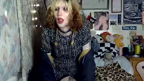 cher strauberry online show from 10-16-25, 03:18