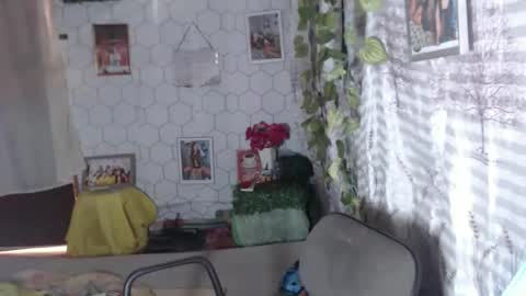 Snapshot of chescahotxxxl chatting on 11-10-25, 11:15 chescahotxxxl online show from 11-10-25, 11:15