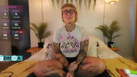 Chevi Blue online show from 10-28-25, 01:58