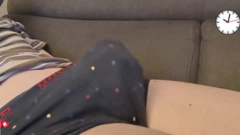 Snapshot of chezmonsieur_g chatting on 09-24-25, 08:01 Grey online show from 09-24-25, 08:01