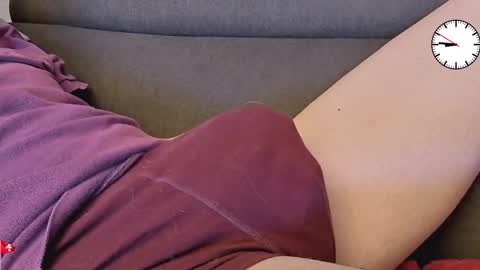 Snapshot of chezmonsieur_g chatting on 09-26-25, 06:45 Grey online show from 09-26-25, 06:45