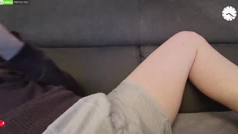 Snapshot of chezmonsieur_g chatting on 03-12-26, 07:20 Grey online show from 03-12-26, 07:20