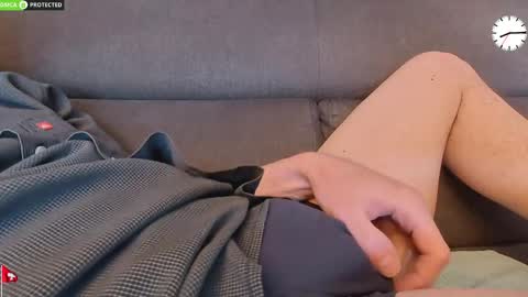Snapshot of chezmonsieur_g chatting on 05-18-26, 06:14 Grey online show from 05-18-26, 06:14