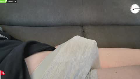 Snapshot of chezmonsieur_g chatting on 05-20-26, 06:14 Grey online show from 05-20-26, 06:14
