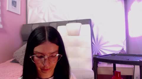 Snapshot of chiaraa_fiore chatting on 02-17-25, 08:04 Chiara online show from 02-17-25, 08:04