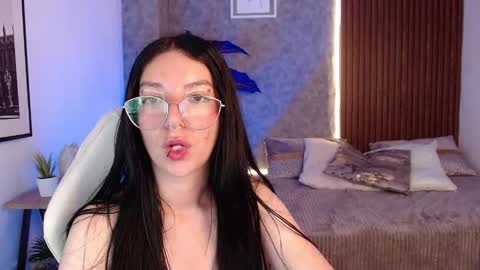 Snapshot of chiaraa_fiore chatting on 03-11-25, 01:05 Chiara online show from 03-11-25, 01:05