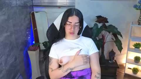 Snapshot of chiaraa_fiore chatting on 07-23-26, 10:19 Chiara online show from 07-23-26, 10:19
