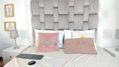 Snapshot of chikibom28 chatting on 10-26-25, 08:15 Chiki online show from 10-26-25, 08:15