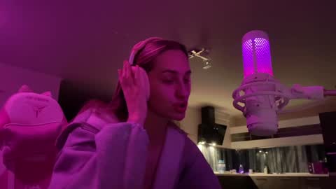 Snapshot of chillgoddess chatting on 01-13-25, 08:37 Goddess Vika - owner of all ur money online show from 01-13-25, 08:37