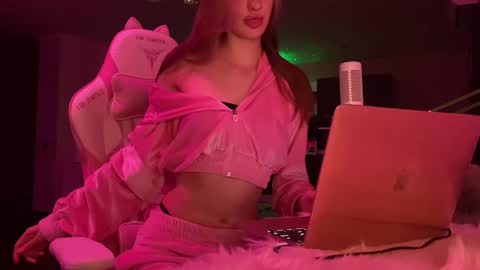 Snapshot of chillgoddess chatting on 01-23-25, 05:21 Goddess Vika - owner of all ur money online show from 01-23-25, 05:21