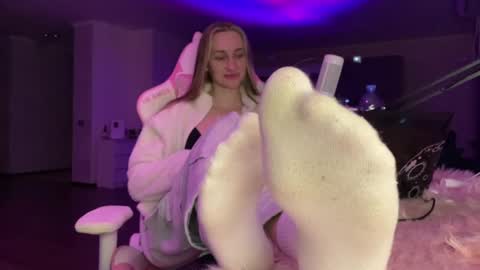 Snapshot of chillgoddess chatting on 02-28-25, 03:15 Goddess Vika - owner of all ur money online show from 02-28-25, 03:15