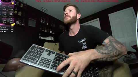 Snapshot of chillinthemosttt chatting on 11-26-25, 04:13 Chillinthemosttt online show from 11-26-25, 04:13