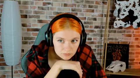 Snapshot of chillsnail_bro chatting on 09-18-25, 05:42 Bella online show from 09-18-25, 05:42