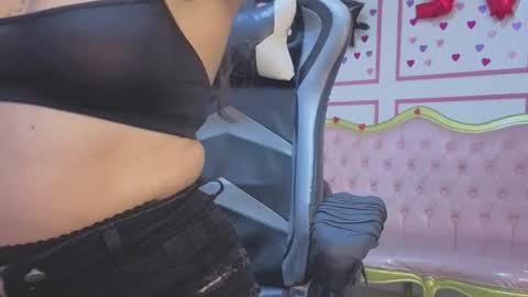 Kelly online show from 03-25-26, 01:06