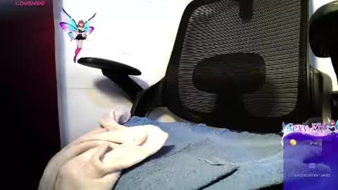 Snapshot of chleo_rosse chatting on 06-11-26, 02:53 chleo_rosse online show from 06-11-26, 02:53