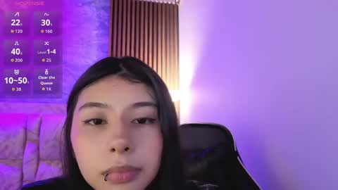 chloe_bluee_ online show from 04-17-26, 11:02