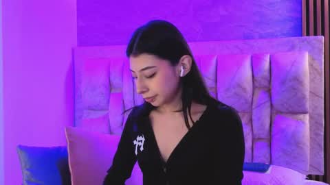 Snapshot of chloe_bluee_ chatting on 04-30-26, 11:05 chloe_bluee_ online show from 04-30-26, 11:05