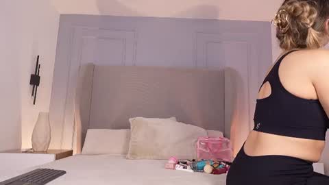 Chloe online show from 07-04-26, 01:06
