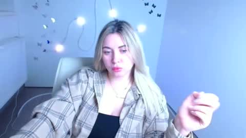 Chloe online show from 11-23-25, 06:13