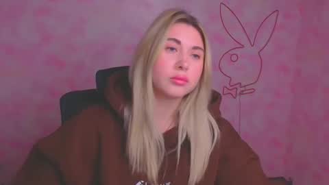 Chloe online show from 11-26-25, 06:25