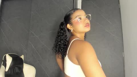 chloe online show from 10-22-25, 01:17