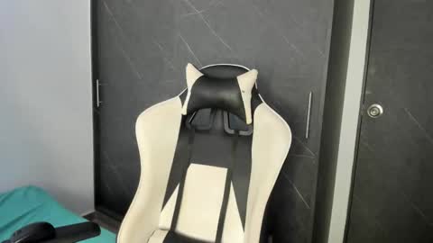 chloe online show from 03-15-26, 09:32