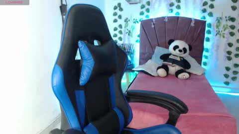  CHLOE online show from 10-21-25, 08:31