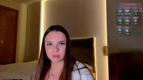 Snapshot of chloe_loo chatting on 10-11-25, 06:17 Chloe online show from 10-11-25, 06:17