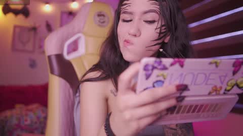 Snapshot of chloe_moons_ chatting on 10-28-25, 10:12 CLOE online show from 10-28-25, 10:12