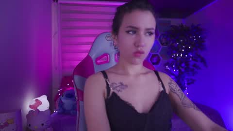 Snapshot of chloe_moons_ chatting on 11-04-25, 09:47 CLOE online show from 11-04-25, 09:47