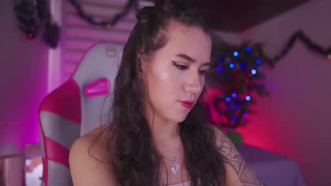 Snapshot of chloe_moons_ chatting on 12-18-25, 04:35 CLOE online show from 12-18-25, 04:35