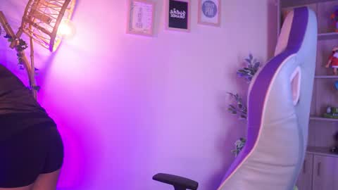 Snapshot of chloe_moons_ chatting on 02-02-26, 05:33 CLOE online show from 02-02-26, 05:33