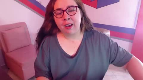 Snapshot of chloe_prg chatting on 12-20-24, 01:00 chloe_prg online show from 12-20-24, 01:00