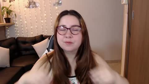 Snapshot of chloe_prg chatting on 02-05-25, 01:22 chloe_prg online show from 02-05-25, 01:22