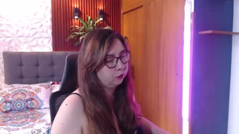 Snapshot of chloe_prg chatting on 02-17-25, 03:53 chloe_prg online show from 02-17-25, 03:53