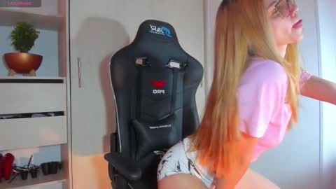 Snapshot of chloe_sweet7 chatting on 11-05-25, 10:32 Chloe Miller online show from 11-05-25, 10:32