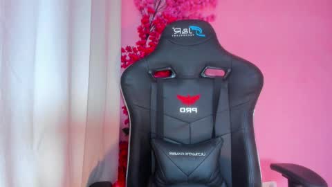 Snapshot of chloe_sweet7 chatting on 12-23-25, 04:21 Chloe Miller online show from 12-23-25, 04:21