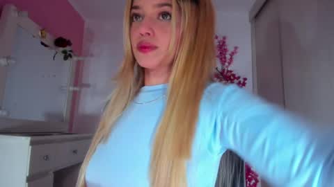 Snapshot of chloe_sweet7 chatting on 04-22-26, 12:35 Chloe Miller online show from 04-22-26, 12:35